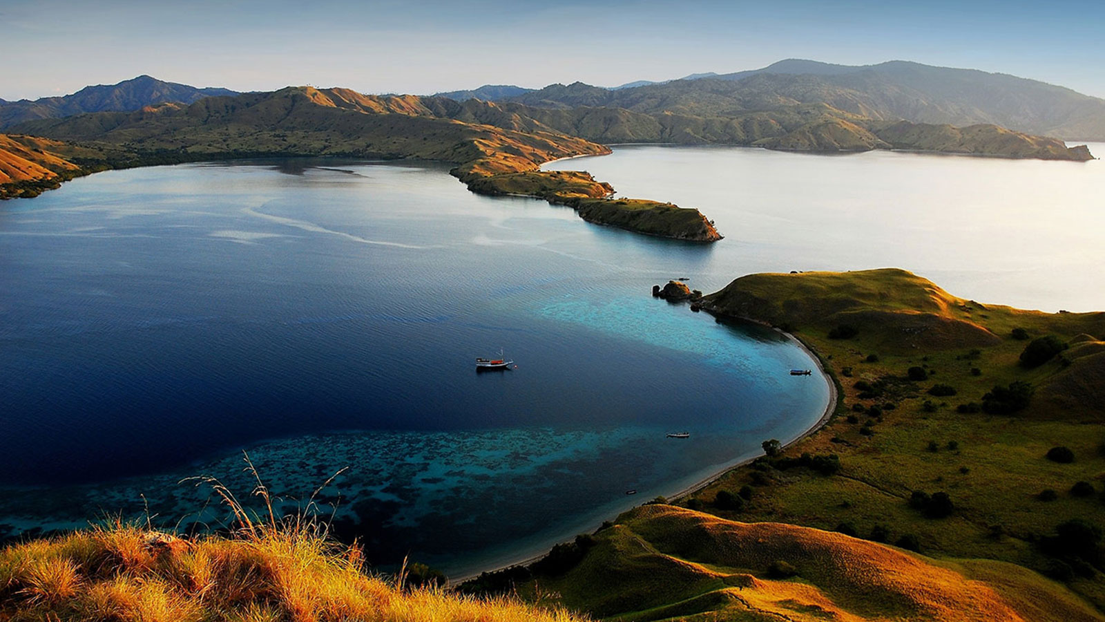 Yacht Charter: S/Y Tiare's famous route: KOMODO (Indonesia)